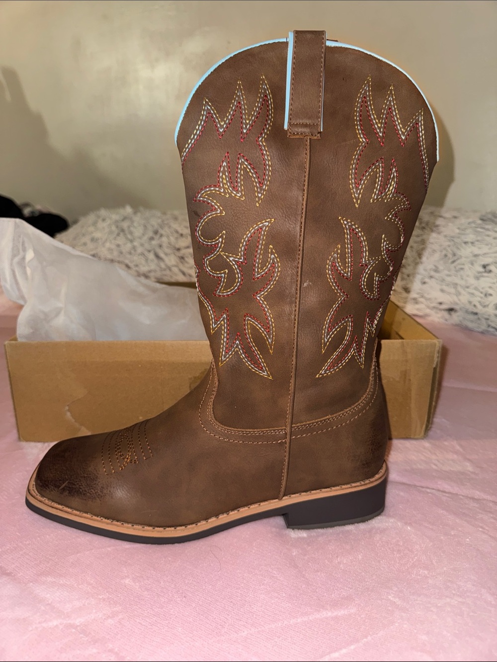Women’s country boot size ten new in box